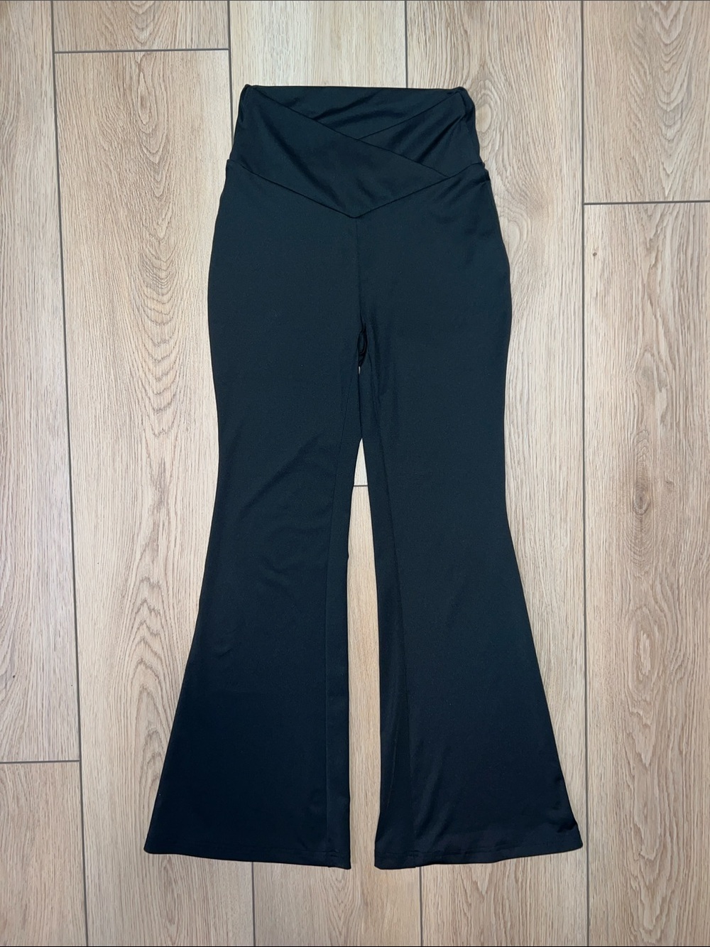 SHEIN Black High-Waist Flare Yoga Pants